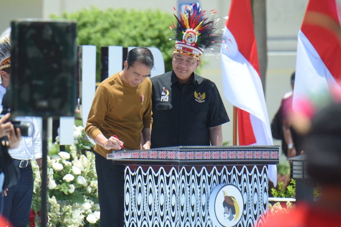 presiden jokowi resmikan gedung pych papua