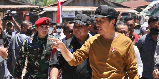 Kompak Pakai Topi Serupa dengan Jokowi di Papua, Prabowo Didoakan Warga Jadi Presiden