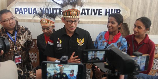 Sandiaga Mulai Beri Pelatihan & Pembiayaan Anak Muda Kreatif di Gedung PYCH Papua