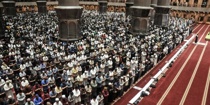 Tarawih Perdana Ramadan 1444 Hijriah, Ribuan Umat Muslim Penuhi Masjid Istiqlal