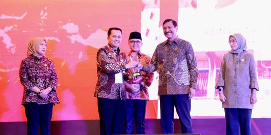 Perkuat Kebijakan SPBE, Kemendagri Terima Penghargaan Digital Government Award 2023