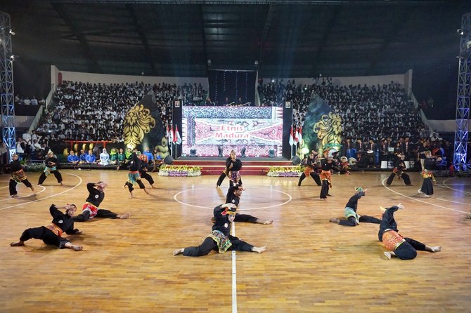 malam inagurasi akulturasi budaya di kota pasuruan