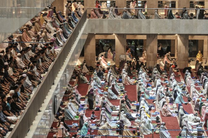 tarawih malam pertama ramadan 1444 h di istiqlal