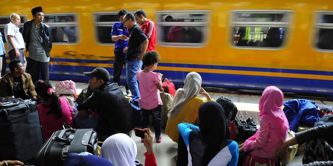 KAI Siap Pecat Pegawai jika Terlibat Percaloan Tiket Kereta Mudik Lebaran