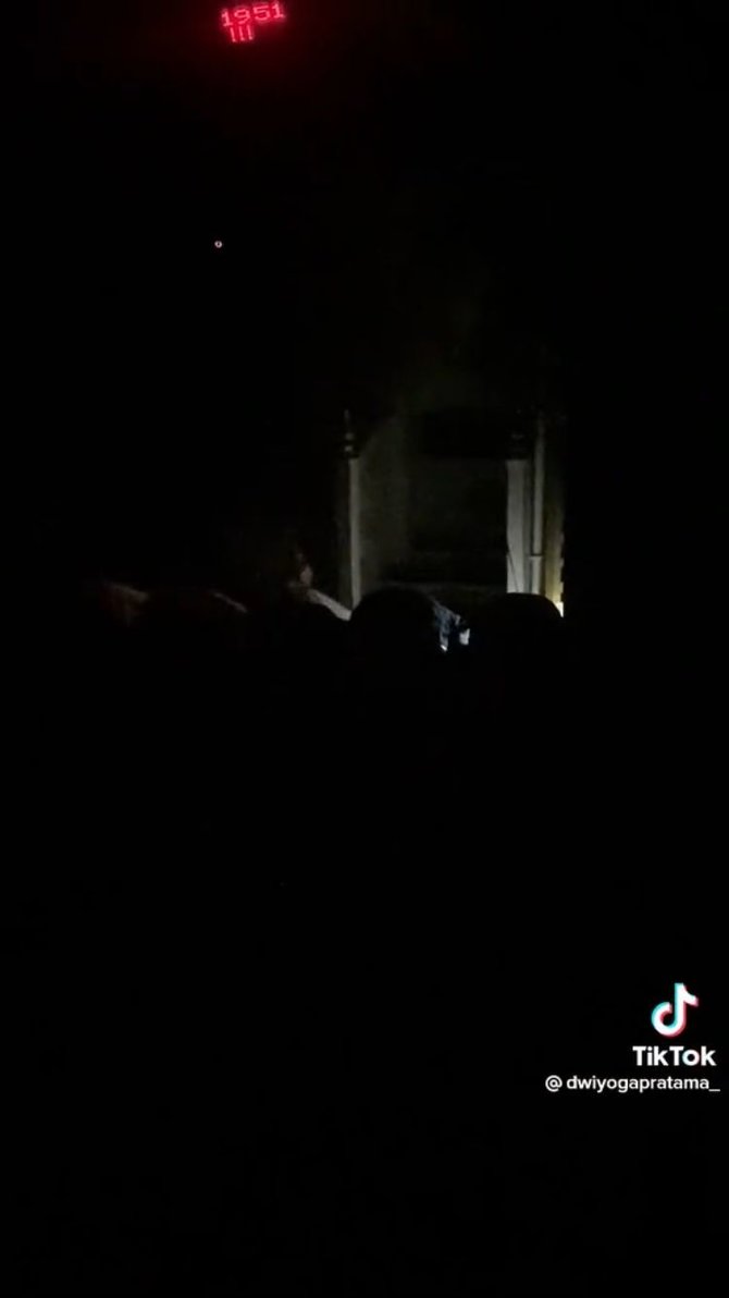 bertepatan dengan nyepi begini suasana tarawih pertama di bali
