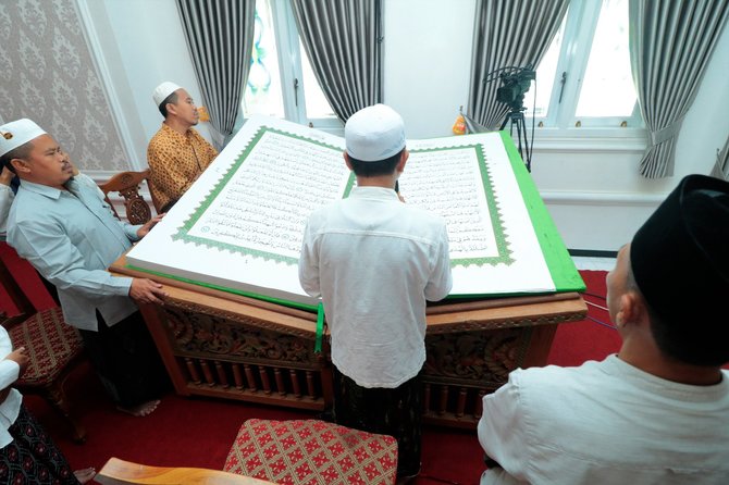 al quran raksasa di probolinggo