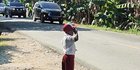 Cerita Bocah SD di Papua Beri Hormat pada Rombongan Jokowi, Jadi Warga Kehormatan TNI