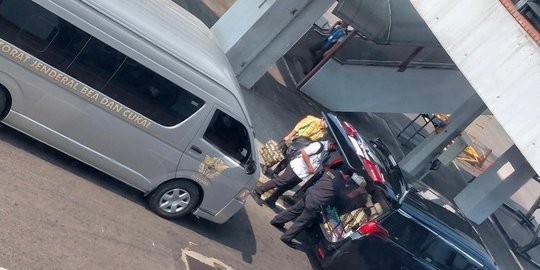Viral Mobil Mewah Diduga Dikawal Bea Cukai Masuk Apron Bandara Soekarno-Hatta