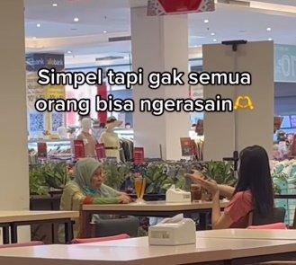 makan di mall bareng nenek