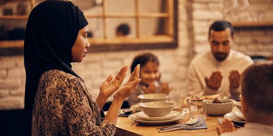 Saat Sahur, Hindari Konsumsi Makanan Tinggi Garam dan Lemak Jenuh