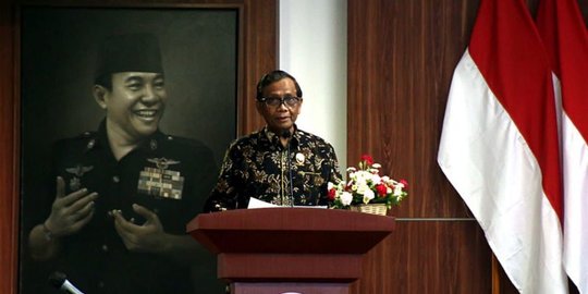Cerita Mahfud ke Luar Negeri Bareng Presiden Jokowi: Waktu Makan Dibatasi untuk Salat