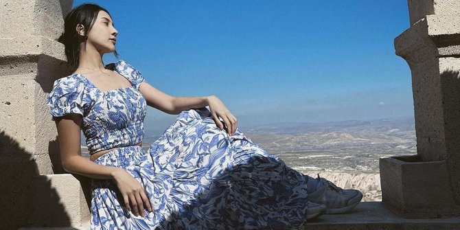 Potret Cantik Anya Geraldine di Cappadocia yang Sukses Curi Perhatian