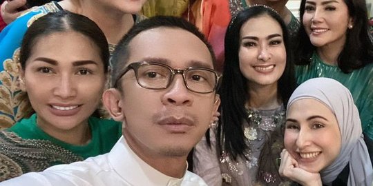 Lepaskan Sisi Feminin, Ini 6 Potret Aming Pakai Gamis saat Buka Puasa Bareng Artis