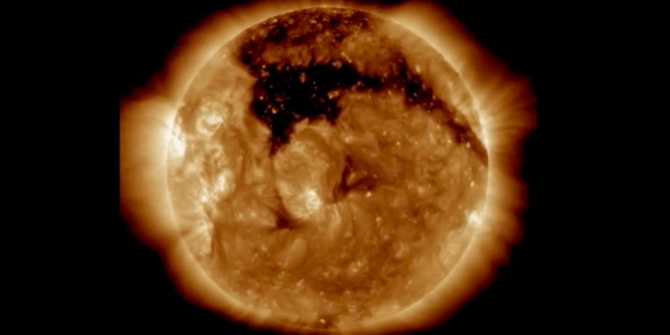 NASA Lihat Ada 'Lubang' Besar di Matahari yang Ukurannya Lebih Besar dari Bumi