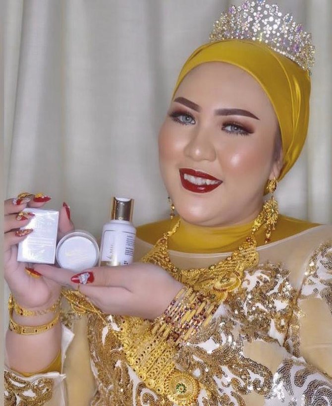 fakta sosok mira hayati wanita di balik video pamer tas emas seharga rp