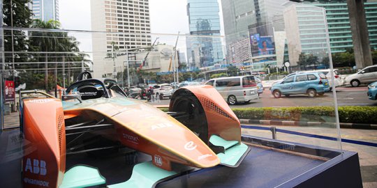 Jelang Balapan Juni, Mobil Formula E Mejeng di Bundaran HI