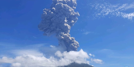 Gunung Ili Lewotolok Erupsi, Lontarkan Abu Setinggi 750 Meter