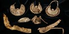 Sejarawan Temukan Harta Karun Emas dan Perak Sangat Langka dari Abad Pertengahan
