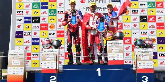 Pembalap Astra Honda Kumandangkan Indonesia Raya di Seri I ARRC Thailand