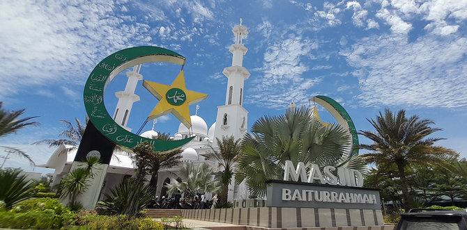 lima rekomendasi masjid untuk ibadah salat tarawih di kota padang