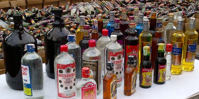 Satpol PP DKI Razia 40 Lokasi Penjualan Miras Ilegal, 1,627 Botol Disita