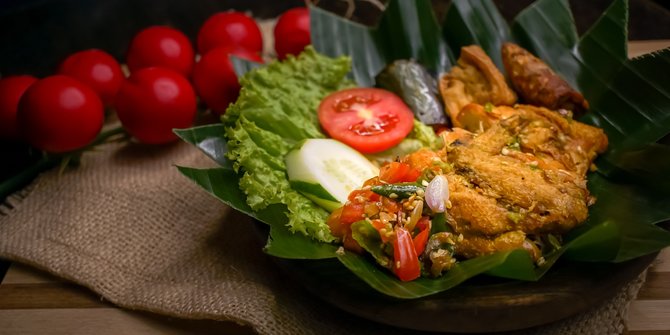 5 Resep Masakan Ayam Penyet Pedas yang Menggugah Selera, Istimewa dan Praktis