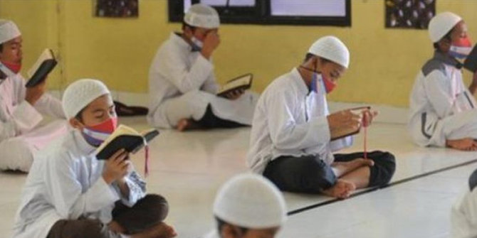 Datangi Pesantren di Cikeas Bogor, Rombongan Dokter Cek Kesehatan Para Santri