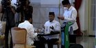 Jokowi dan Ma'ruf Amin Serahkan Zakat Lewat Baznas di Istana Negara
