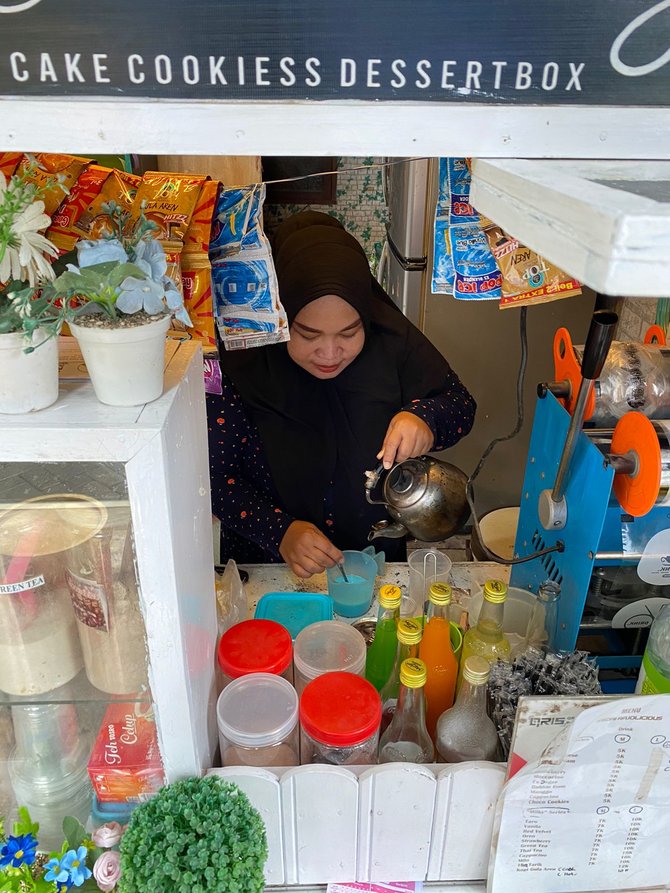 wanita asal makassar sukses buka usaha kue