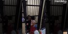 VIDEO: Buka Pintu Penjara Demi Pertemuan Ayah & Anak, Ini Pesan Menyentuh Sang Polisi