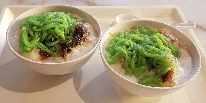 Resep Es Cendol Tepung Beras, Kenyal dan Bearoma Pandan