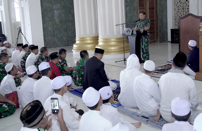 panglima tni laksamana yudo margono mengunjung pondok pesantren hidayatullah balikpapan kalimantan timur kunjungi ponpes di kaltim panglima tni ajak santri jadi tentara