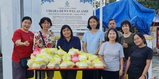 Tunjukkan Toleransi, Vihara Dewi Welas Asih di Cirebon Bagi-bagi Menu Buka Puasa