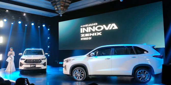 All New Kijang Innova Zenix Hybrid Raih Car of the Year Otomotif Award 2023