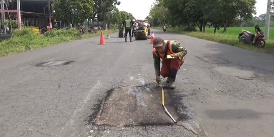 Pemkab Lumajang Kebut Perbaikan Jalan Rusak Jelang Arus Mudik, Termasuk Jalur Gladak