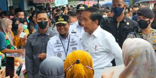 Jokowi Minta Pasokan MinyaKita di Sulawesi Selatan Ditambah