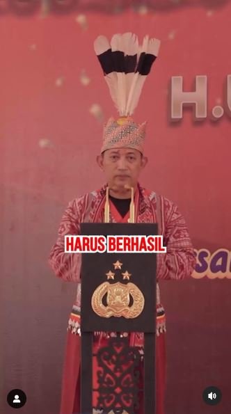 kapolri diberi gelar adat dayak pasukan merah