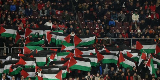 Kibaran Bendera Palestina Warnai Laga Swiss vs Israel di Kualifikasi Euro 2024