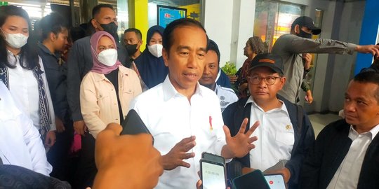 Pedagang di Makassar Usai Terima Bantuan: Semoga Jokowi Naik Lagi, tapi Tidak Bisa