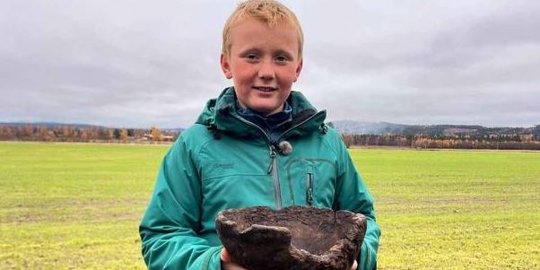 Lagi Mendayung di Sungai, Bocah 10 Tahun Temukan Mangkok Viking Berusia 1000 Tahun