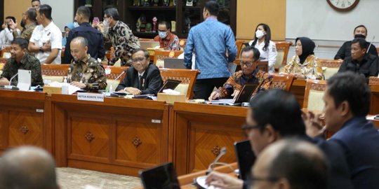 Johan Budi Puji Mahfud MD: Orang Jujur, Lurus Banyak yang Membela