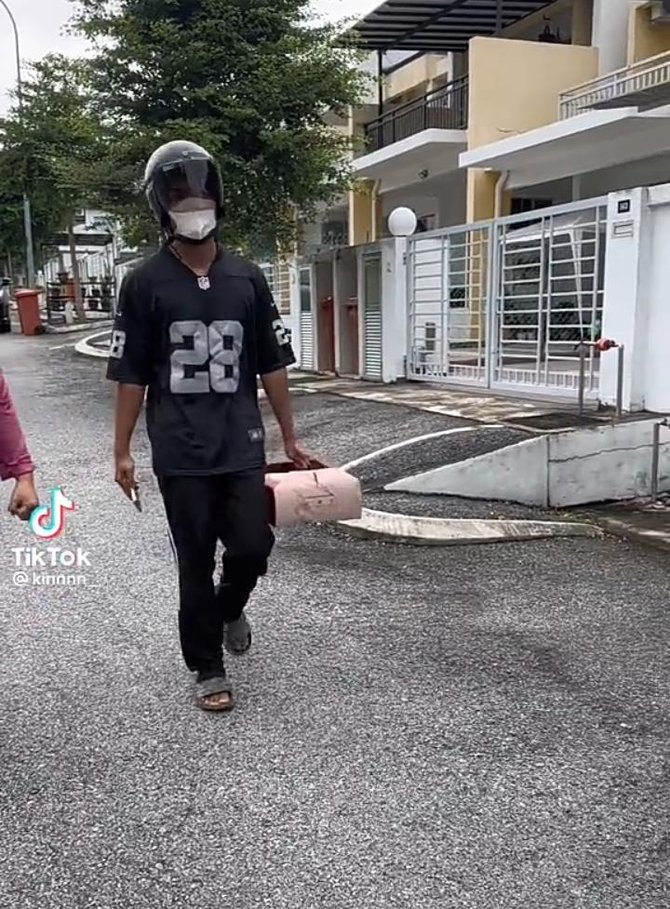 momen haru anak beri kejutan pulang saat ramadan orang tua langsung nangis bahagia