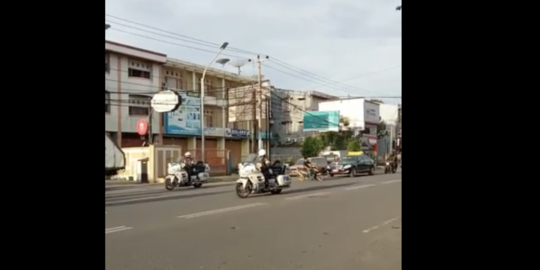 Kronologi Pemotor Terobos Iring-Iringan Mobil Presiden Jokowi di Makassar