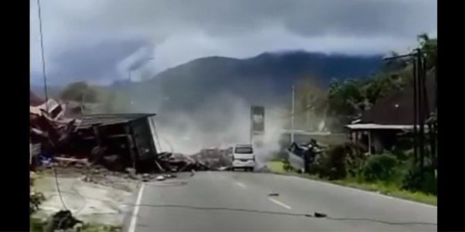 Kecelakaan Beruntun di Tanah Datar, Truk Tabrak Lima Mobil dan Lima Rumah