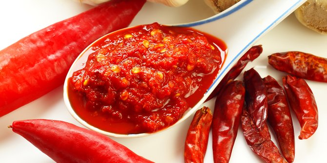 Sejak Kapan Manusia Makan Sambal? Ini Sejarah Pedasnya