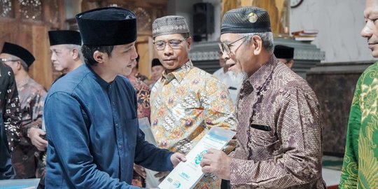 Dukung NU & Muhammadiyah Bangun Bangsa, Wamen ATR Beri Sertifikat Tanah Wakaf