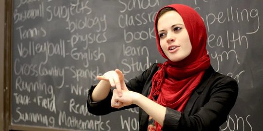 Butuh 18 Tahun, Berlin Akhirnya Izinkan Guru Muslim Pakai Jilbab