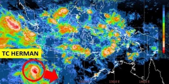 BMKG: Waspada Gelombang Tinggi Imbas Kemunculan Siklon Tropis Herman