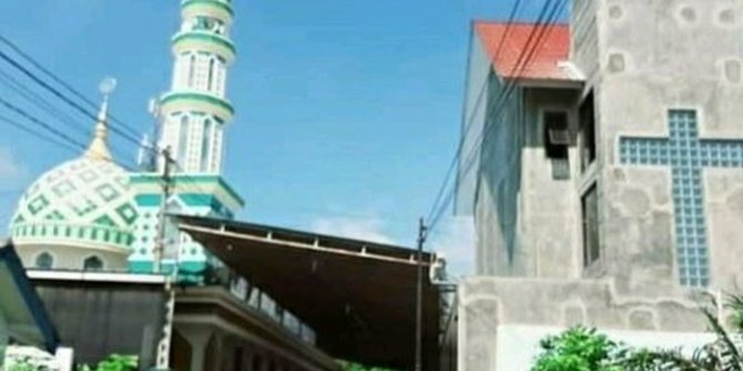 Potret Masjid dan Gereja Berdiri Bersebelahan di Pati, Pendeta: Seduluran Salawase