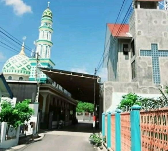 masjid dan gereja bersebelahan di pati